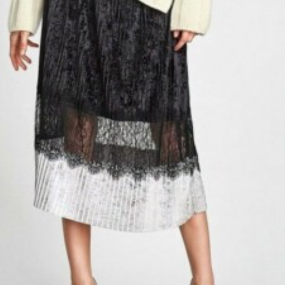 Zara Pleated and Lace Skirt Black and Silver size small